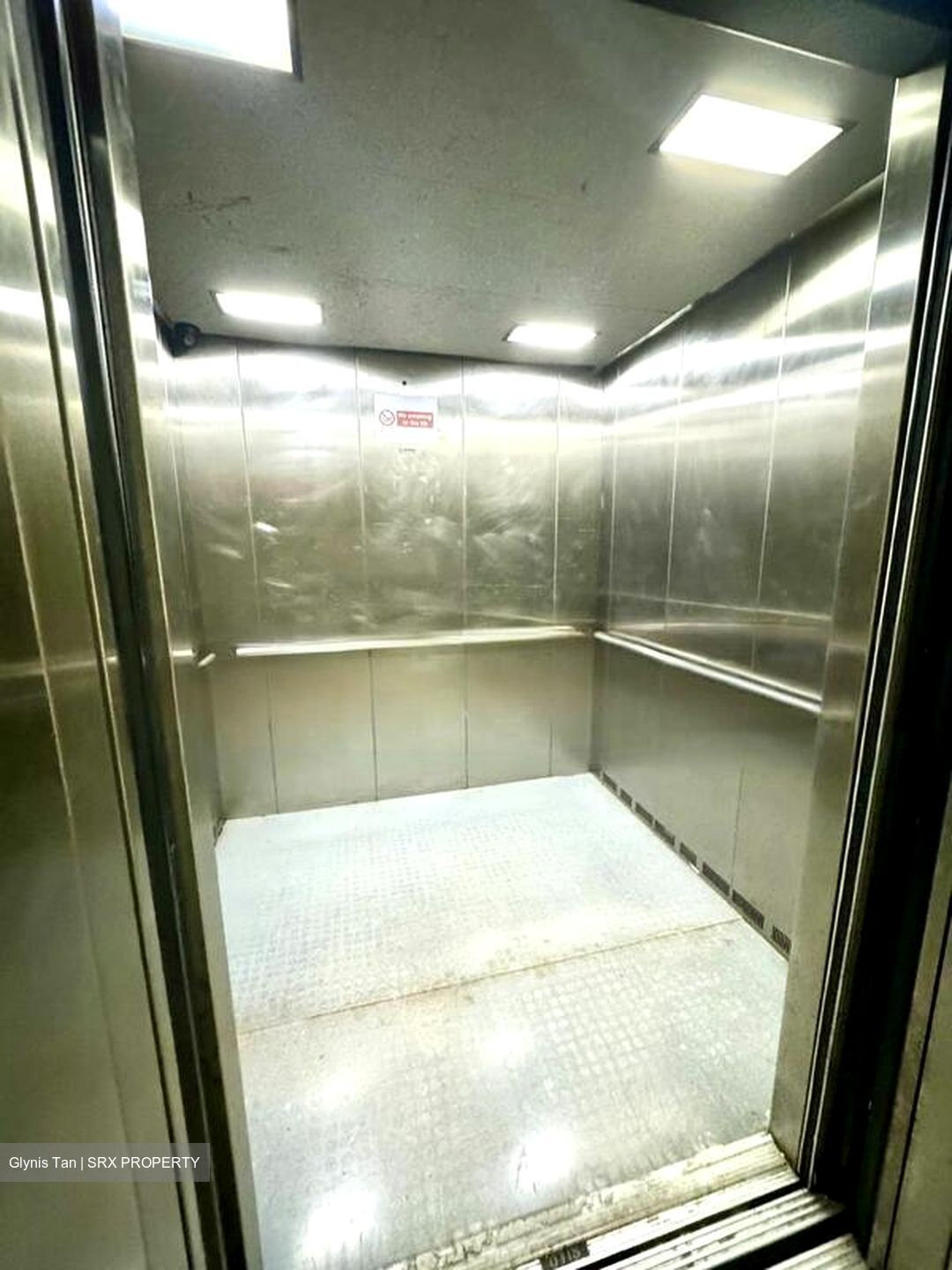 Redhill Forum (D3), Factory #470470231